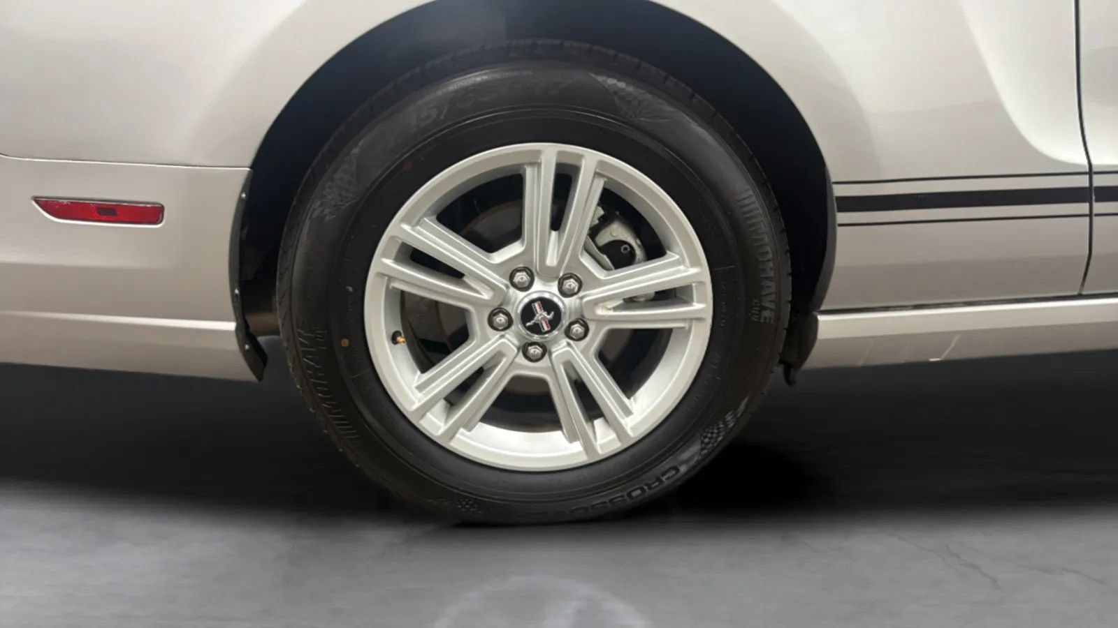 Used 2013 Ford Mustang Coupe RWD image 24