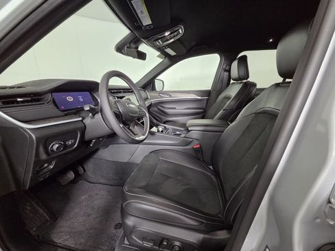 New 2026 Jeep Grand Cherokee Altitude image 13