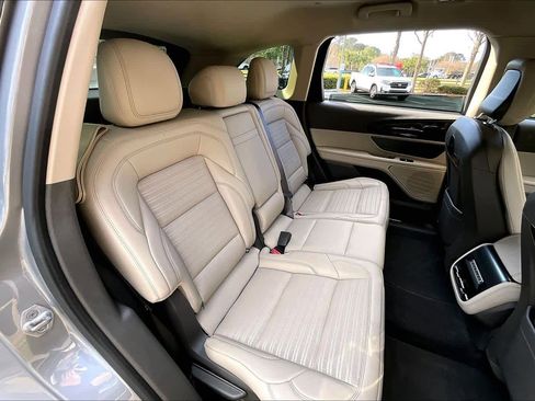 Used 2024 Lincoln Nautilus Reserve image 19