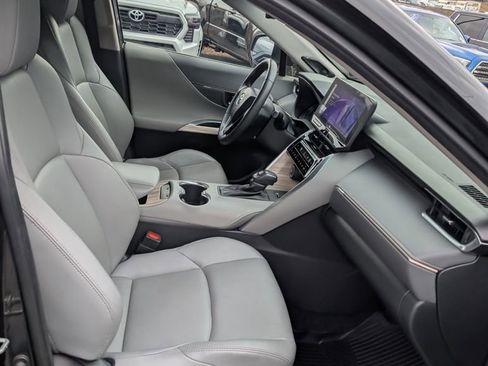 Certified 2023 Toyota Venza XLE image 21