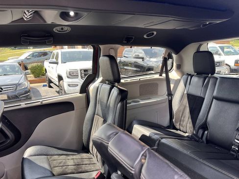 Used 2017 Dodge Grand Caravan SXT w/ Driver Convenience Group FWD image 24