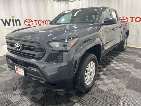 Used 2025 Toyota Tacoma SR5 image 4