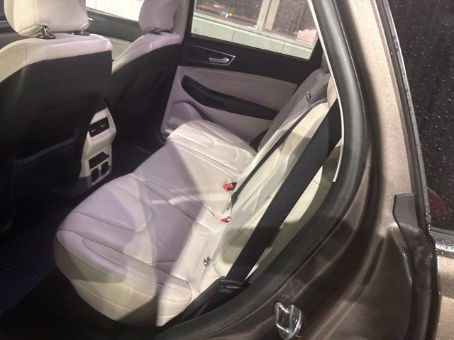 Used 2019 Ford Edge Titanium FWD image 11