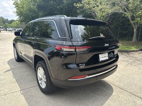 Used 2024 Jeep Grand Cherokee Laredo X AWD/4WD image 5
