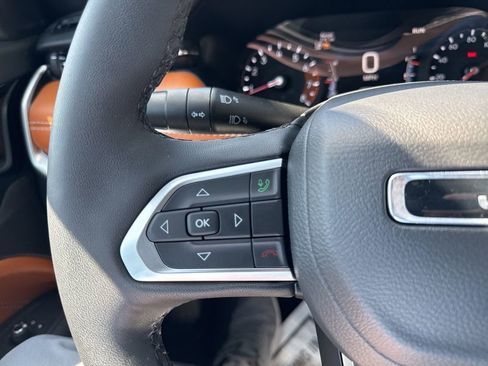 Used 2024 Jeep Compass Limited image 17