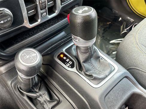 Used 2024 Jeep Wrangler Unlimited Sahara AWD/4WD image 16