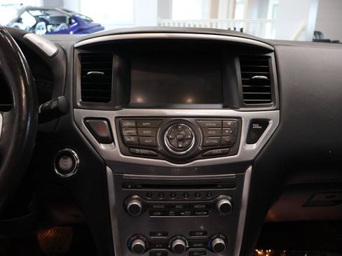 Used 2017 Nissan Pathfinder Platinum AWD/4WD image 19