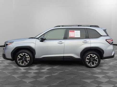 Used 2025 Subaru Forester Premium AWD/4WD image 4