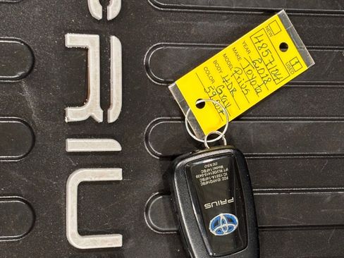 Used 2018 Toyota Prius image 34