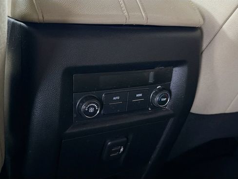 Used 2022 Chevrolet Traverse LS FWD image 28