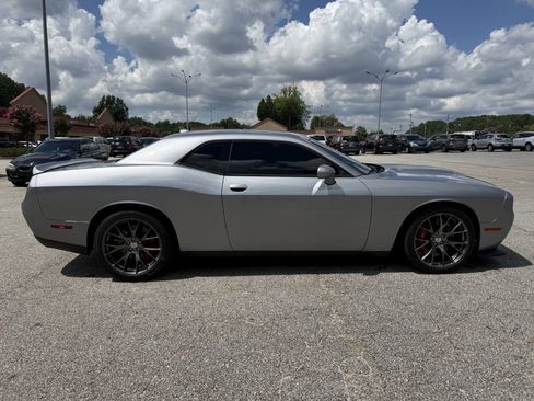 Used 2015 Dodge Challenger SRT w/ Technology Group RWD image 5