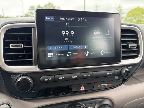 Used 2025 Hyundai Venue SEL FWD image 10