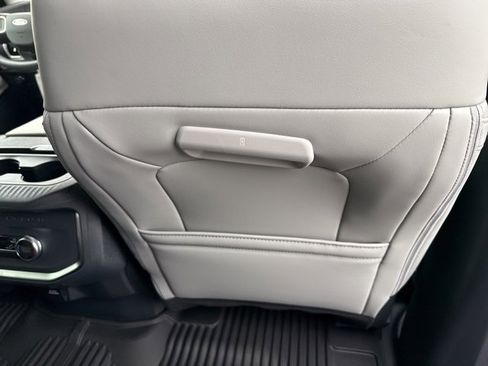 New 2025 Ford Expedition Active image 34