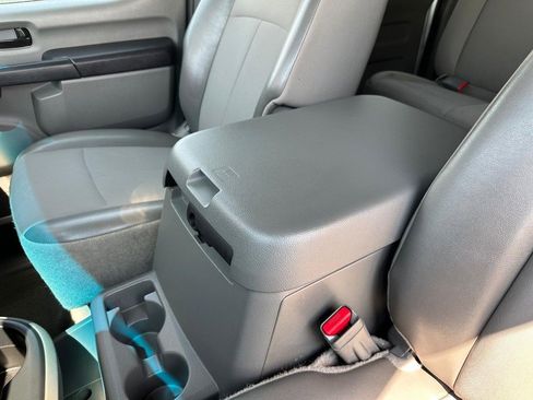 Used 2020 Nissan NV 3500 SV image 38