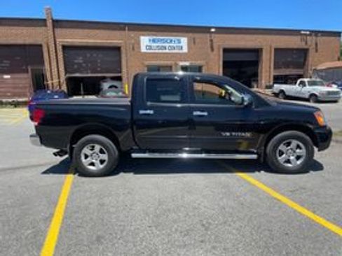 Used 2005 Nissan Titan SE AWD/4WD image 4