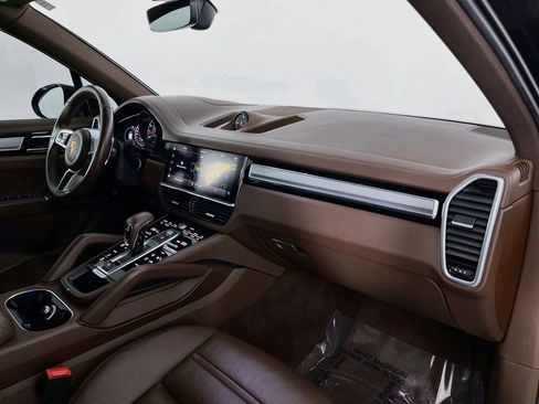 Used 2023 Porsche Cayenne S AWD/4WD image 38