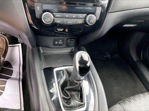 Used 2020 Nissan Rogue SV FWD image 31