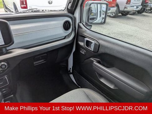 Used 2024 Jeep Wrangler Unlimited Sport AWD/4WD image 16