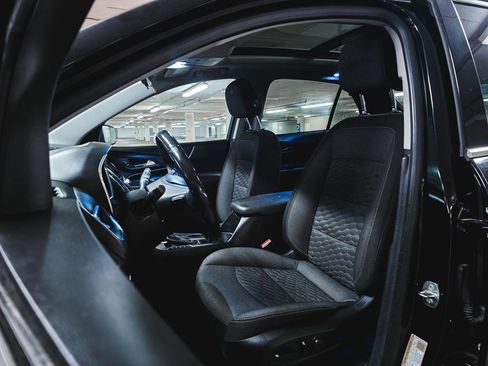Used 2019 Chevrolet Equinox LT w/ Sun & Navigation Package FWD image 18