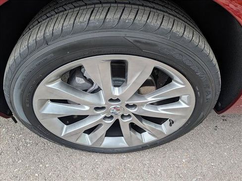 Used 2023 Buick Envision Avenir AWD/4WD image 9