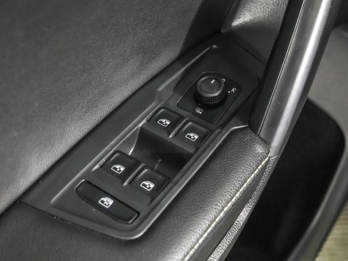 Used 2022 Volkswagen Tiguan S image 34