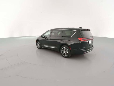 New 2026 Chrysler Pacifica Pinnacle image 8