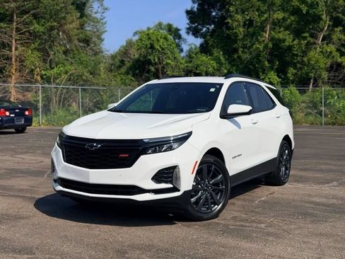 Used 2024 Chevrolet Equinox RS FWD image 2
