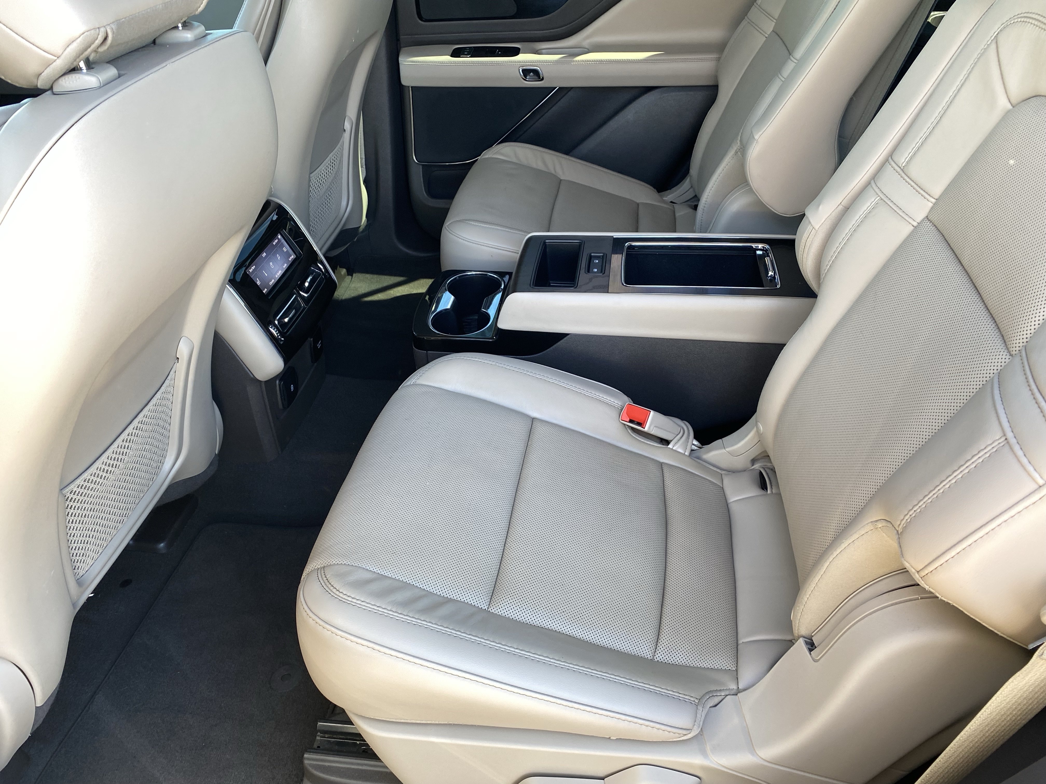 Used 2022 Lincoln Aviator Reserve w/ Equipment Group 201A RWD image 15