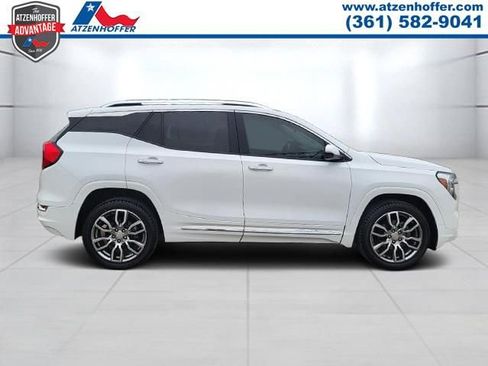 Used 2022 GMC Terrain Denali AWD/4WD image 2