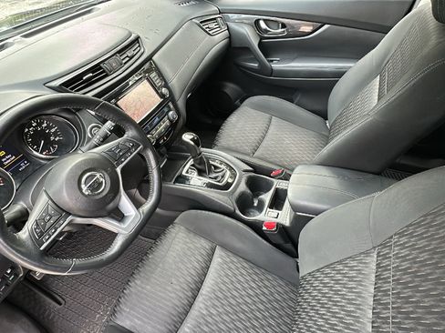 Certified 2018 Nissan Rogue SV w/ Premium Package image 22