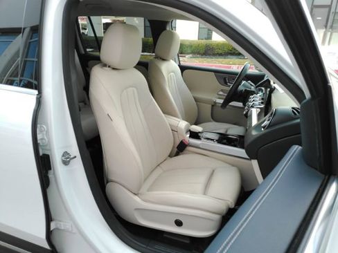 Used 2022 Mercedes-Benz EQB 300 4MATIC image 21