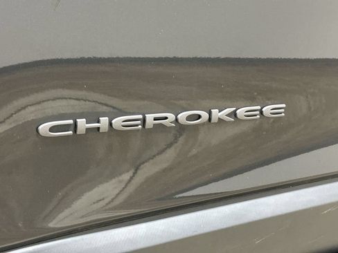 Used 2016 Jeep Cherokee Trailhawk AWD/4WD image 26