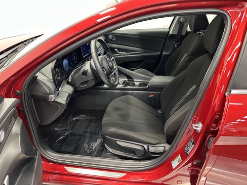 Certified 2025 Hyundai Elantra SEL FWD image 11