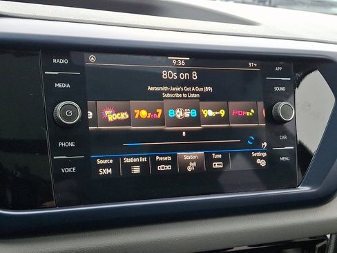 Certified 2023 Volkswagen Taos SE w/ Panoramic Sunroof Package image 17