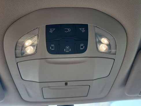 Used 2021 Chrysler Pacifica Touring-L FWD image 25