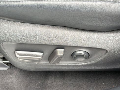 Used 2023 Toyota Highlander Limited FWD image 14