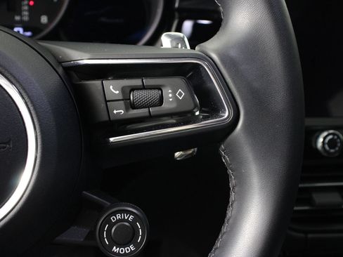 Certified 2026 Porsche Macan AWD/4WD image 15
