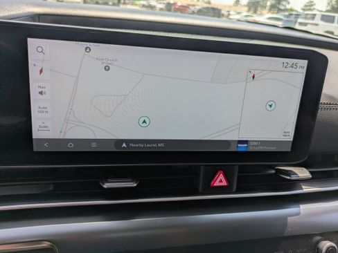 Used 2025 Kia Carnival FWD image 17
