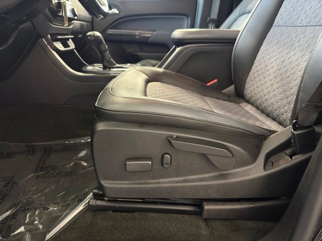 Used 2018 Chevrolet Colorado Z71 AWD/4WD image 5