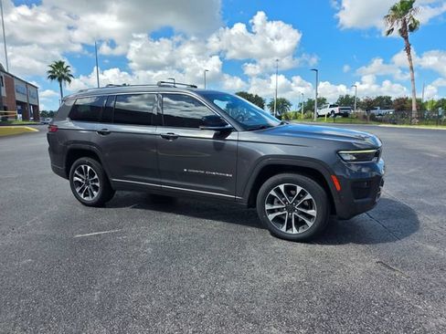 Used 2021 Jeep Grand Cherokee L Overland w/ Luxury Tech Group IV AWD/4WD image 2