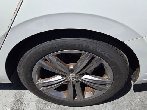 Used 2021 Volkswagen Jetta R-Line w/ R-Line Cold Weather Package image 6