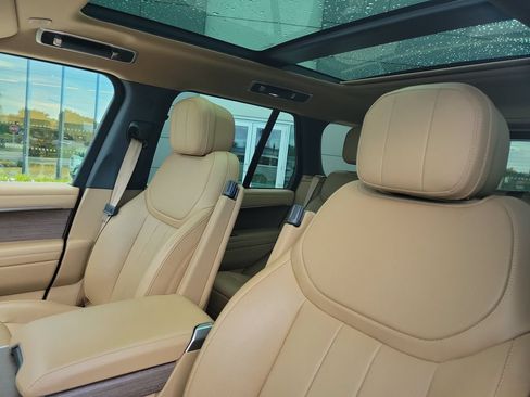 Certified 2025 Land Rover Range Rover SE AWD/4WD image 26