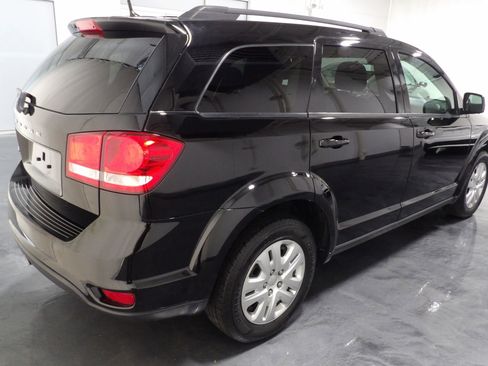 Used 2019 Dodge Journey SE FWD image 4