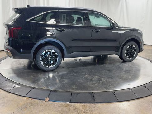 New 2026 Kia Sorento S image 2