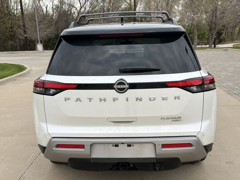 Used 2025 Nissan Pathfinder Platinum image 9