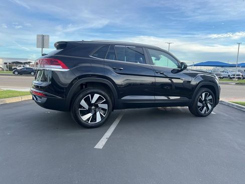 Used 2025 Volkswagen Atlas Cross Sport SE image 10