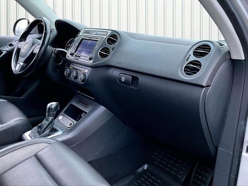 Used 2017 Volkswagen Tiguan S image 25