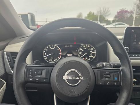 Used 2023 Nissan Rogue SV image 20