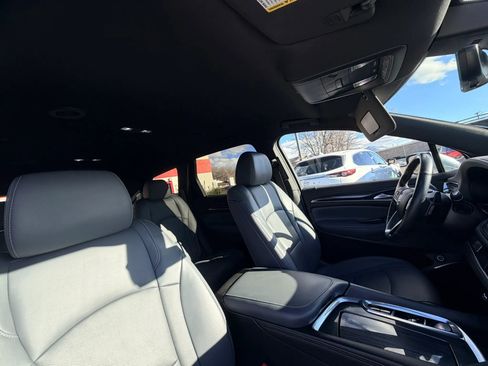 Used 2022 Buick Enclave Premium image 34