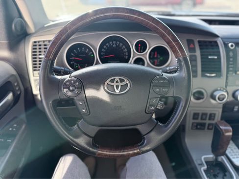 Used 2010 Toyota Sequoia Platinum image 17